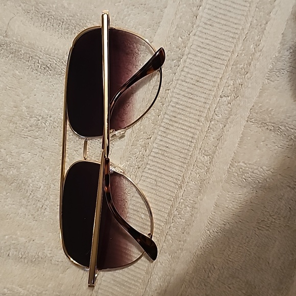 Quay Polarized Sunglasses - Picture 8 of 11